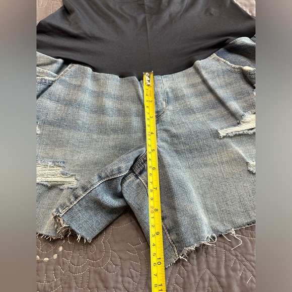 Sonoma Maternity Light Wash Distressed Jean Shorts NWT Size 14 Maternity - Picture 9 of 10
